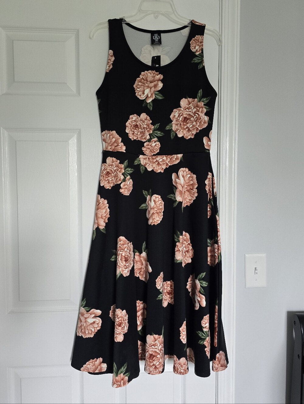 Agnes & Dora NWT Sleeveless Black Floral Dress